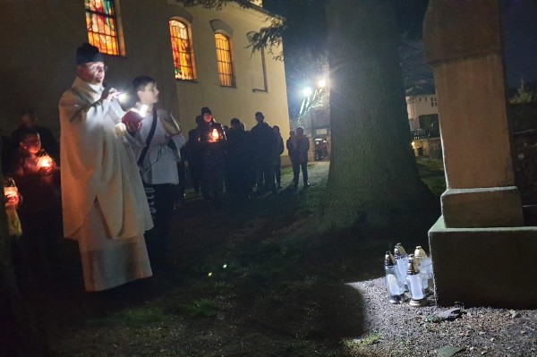 Przy grobie budowniczego świątyni